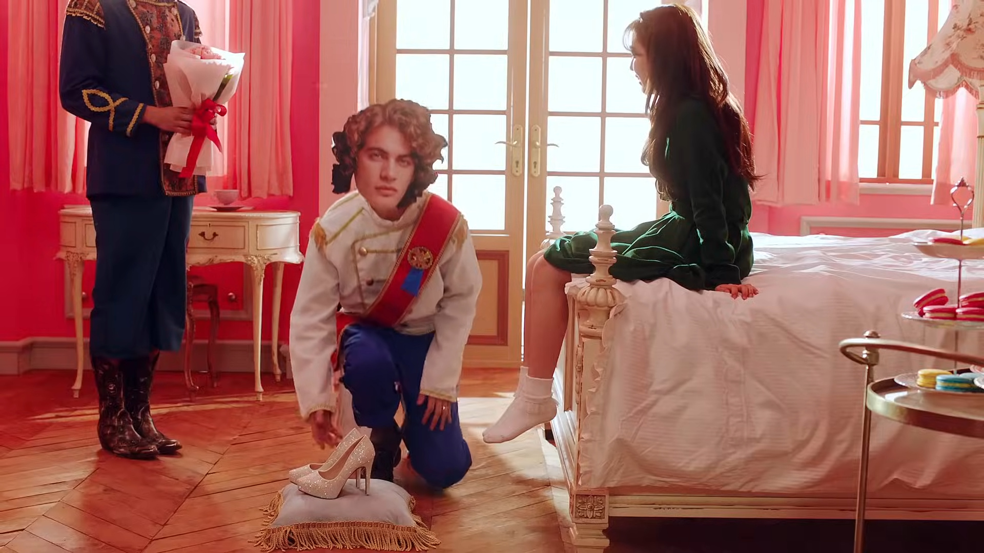 A prince kneeling in front of Yeojin.